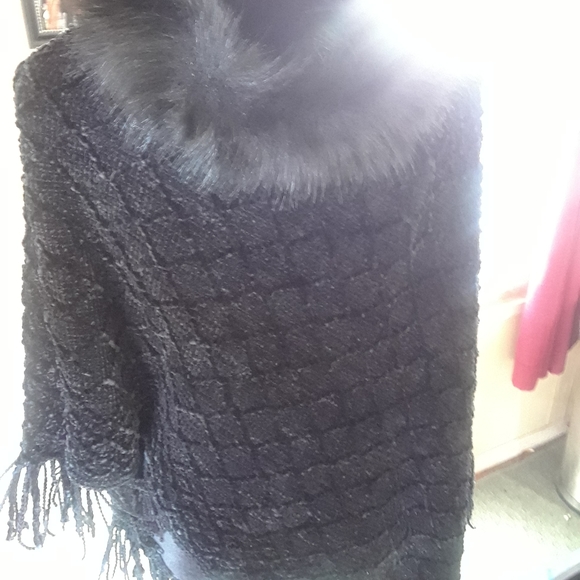 🌻Just Reduced 🌻 Black Poncho with Faux fur - Picture 2 of 2